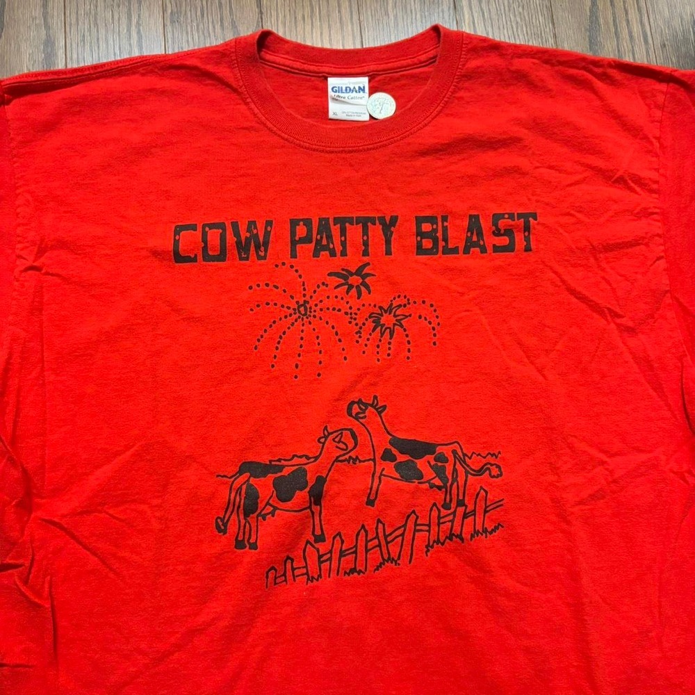 Vintage cow patty blast graphic t shirt funny humor Y2K animal comedy Men's XL
